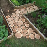 Поделки из спилов дерева для сада и огорода