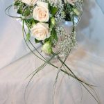Каскадный букет невесты из роз