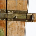 Как сделать металлическую дверь в сарай